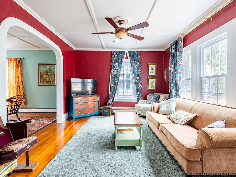 11-13 Holbrook St #11 — Photo 16