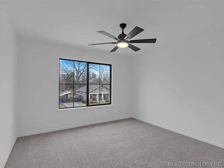 515 W El Paso St — Photo 64