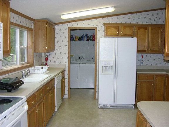 3rd image of 2529 Curtis Pike