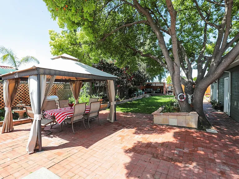 685 E Taylor St — Photo 9