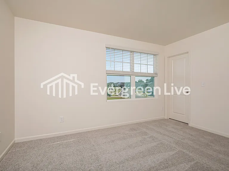 305 Logan Creek Dr — Photo 12