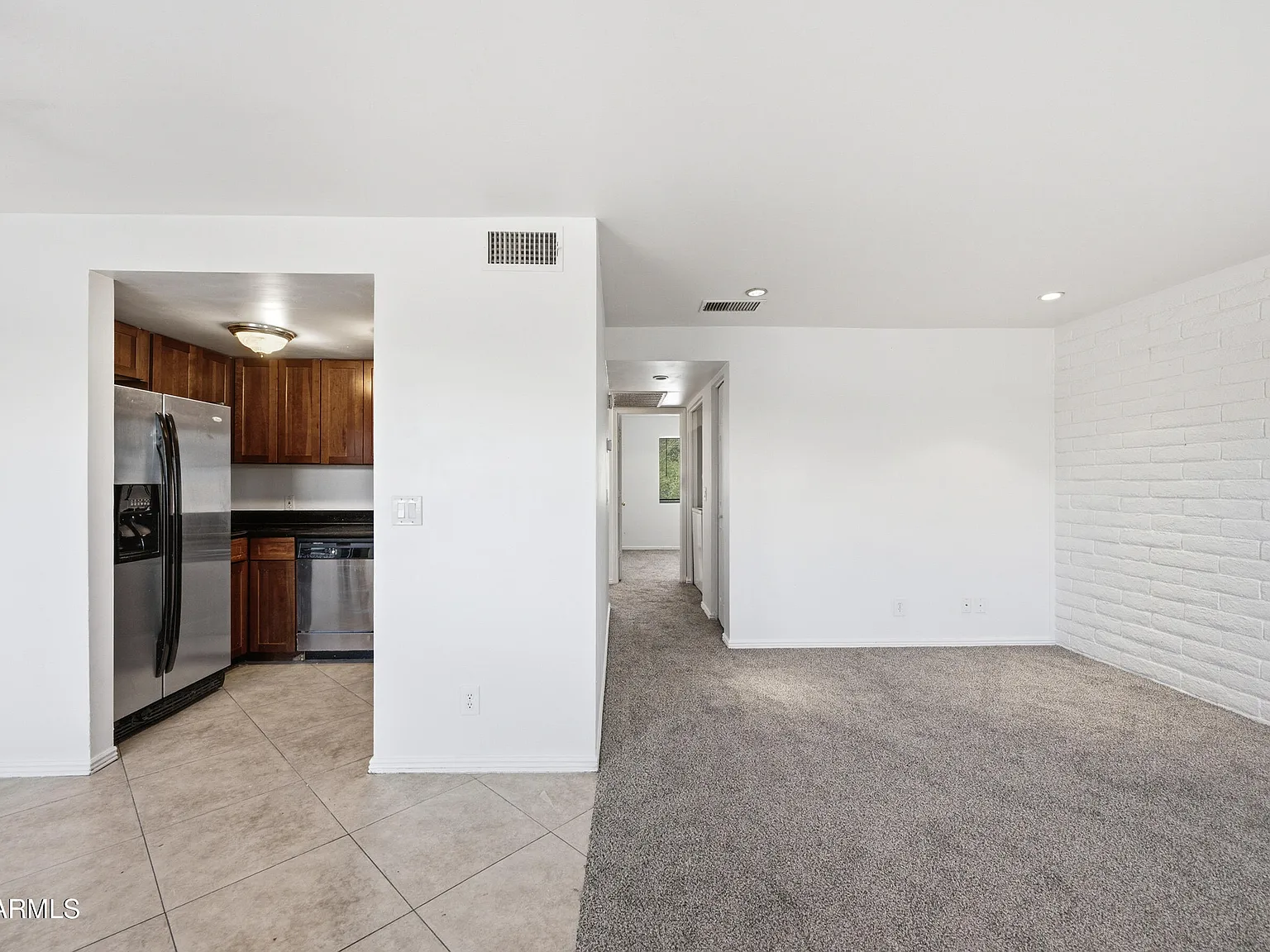 2 bed, 1.5 bath, 707 sqft, $1,145 — Photo 2