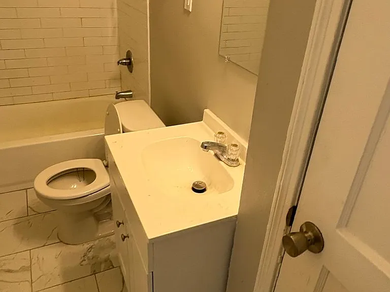 993 Gordon St — Photo 7