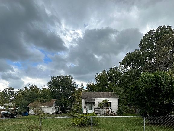 2nd image of 2928 Woodrow Ave