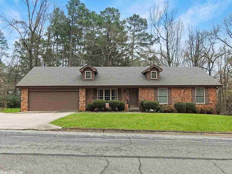 1st image of 824 N Park Dr