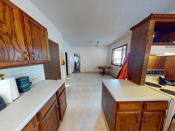 4th image of 406 3rd St NE