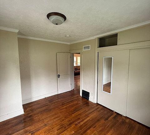3rd image of 804 W 6th St