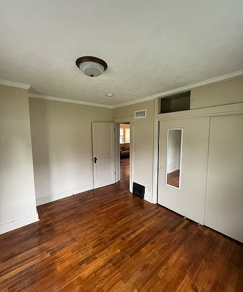 804 W 6th St — Photo 3