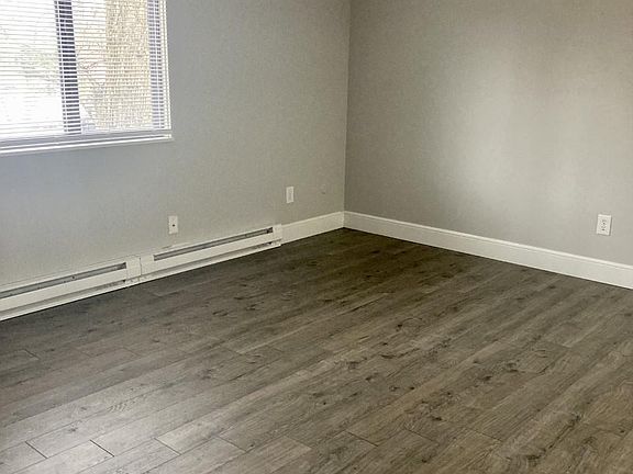 4th image of 1468 Hillcrest Ave #23