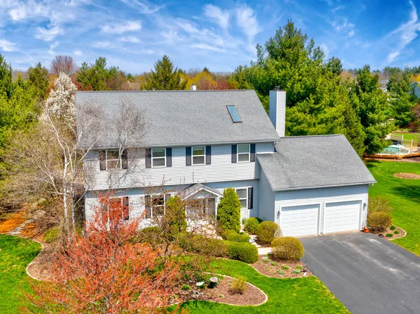 2414 S Hidden Trl, Spring Grove, IL 60081