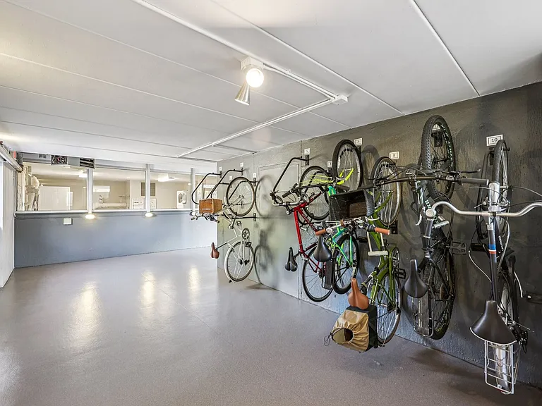 Thornton Place Apartments — Photo 4