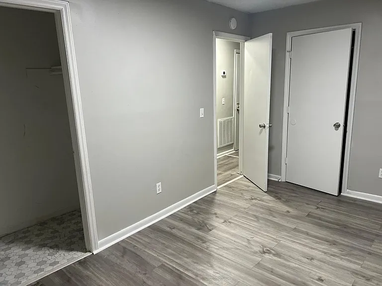 182 Chartwell Rd — Photo 6