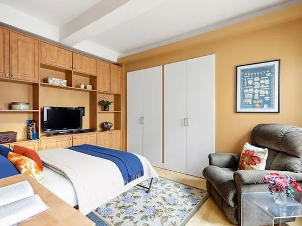 2166 Broadway image 8 of 9