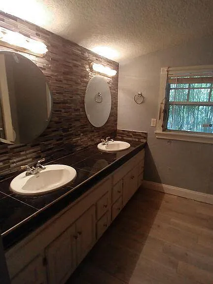 2886 Forbes St — Photo 9