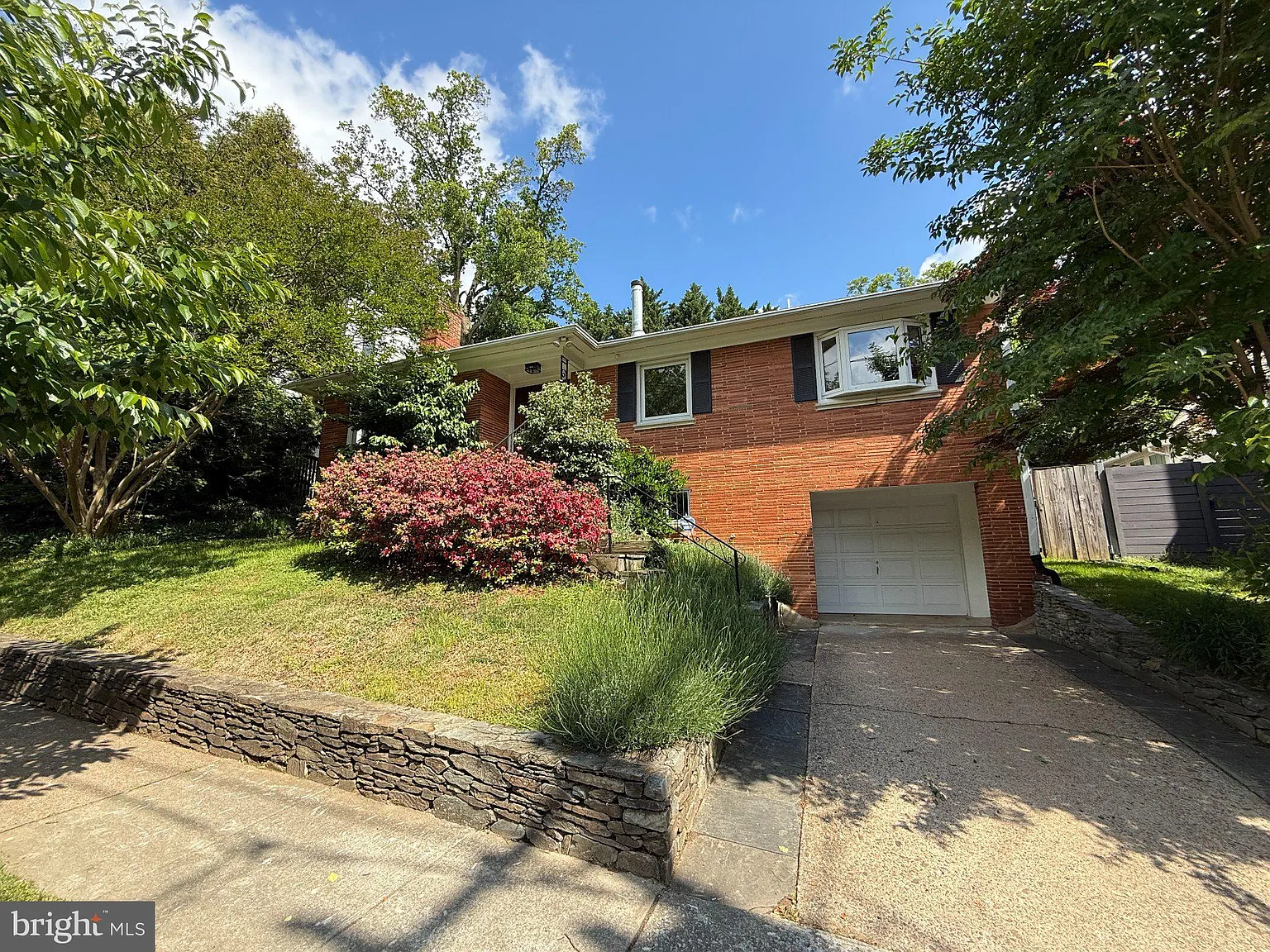 4 bed, 3.5 bath, 3822 sqft, $6,700 — Photo 1