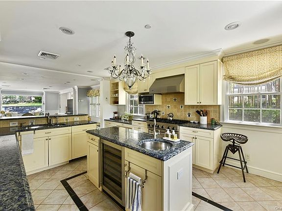 4th image of 151 Palmer Ave