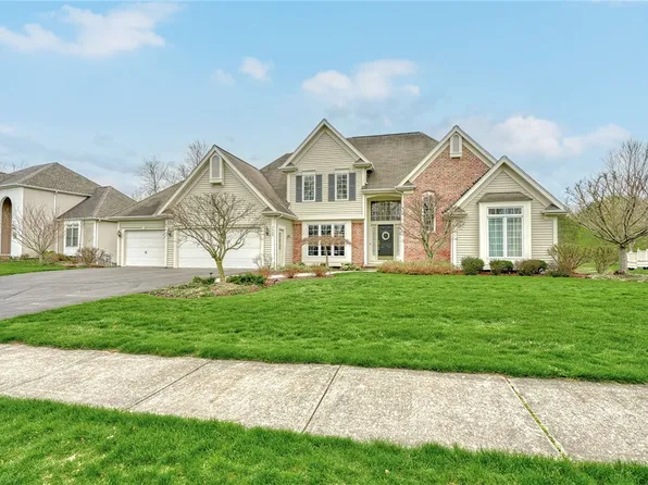 3442 Woodlands Cir, Macedon, NY 14502