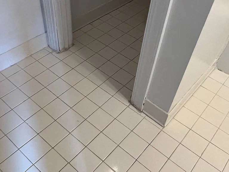 Level 3
3rd Full Bathroom floor/tile