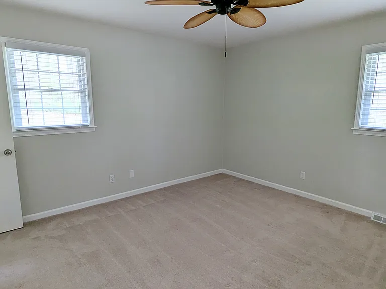 34 E Kenora Dr SW — Photo 27