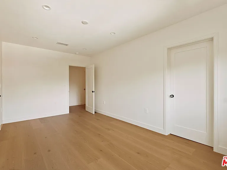 308 S Highland Ave — Photo 43