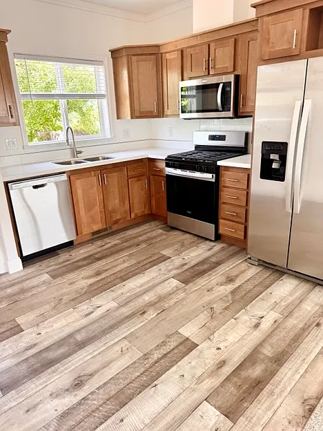 3 bed, 933 sqft, $2,400 — Photo 2