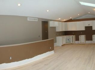 1574 E Stewart Rd, Midland, MI 48640