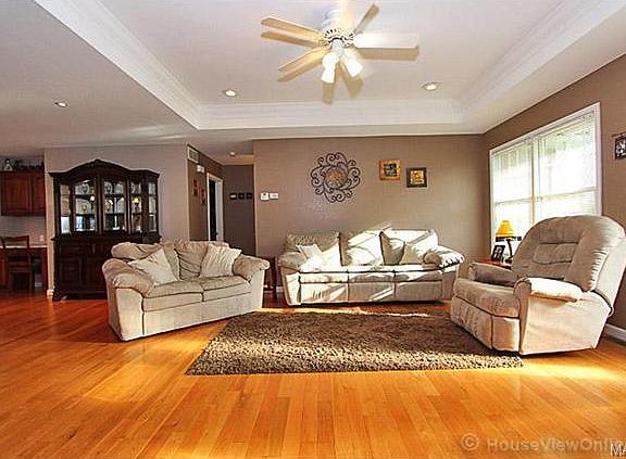 5th image of 24 Brookdale Dr