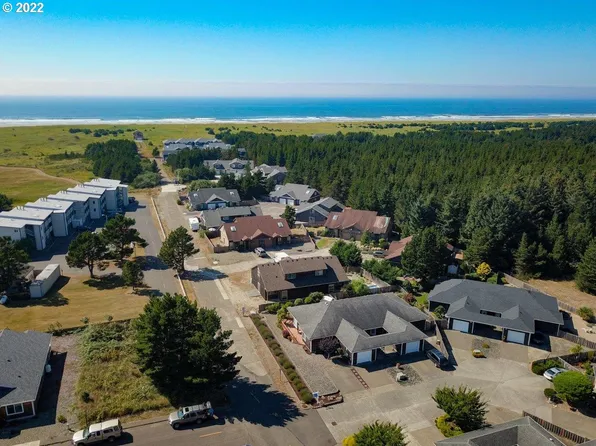 122 28th St N, Long Beach, WA 98631