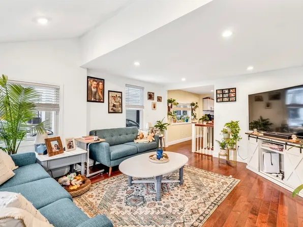 98 Bay View Ave, Quincy, MA 02169