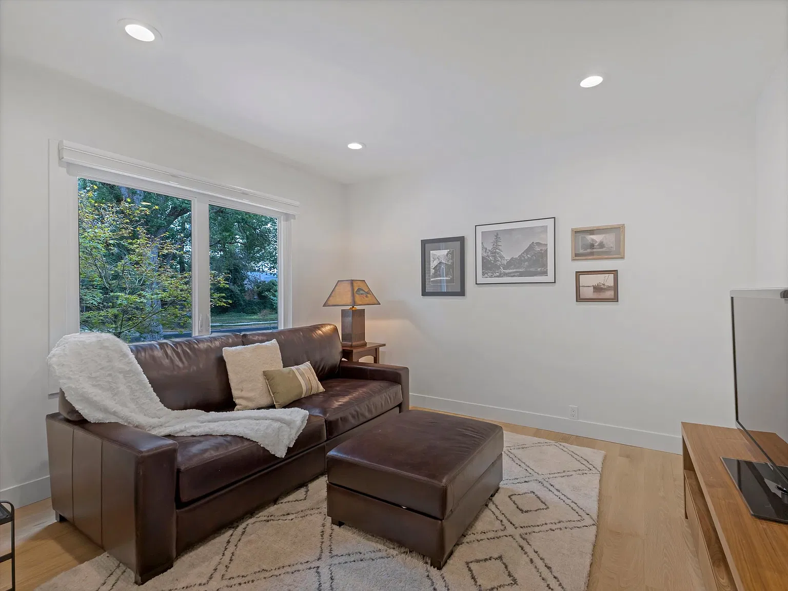 5 bed, 3.5 bath, 2994 sqft, $6,000 — Photo 1