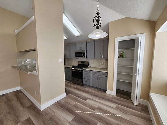 5th image of 17415 Chamberlain Dr