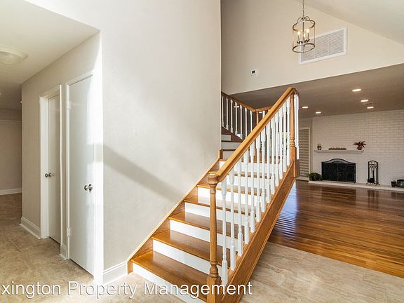 3rd image of 32021 Waterside Ln
