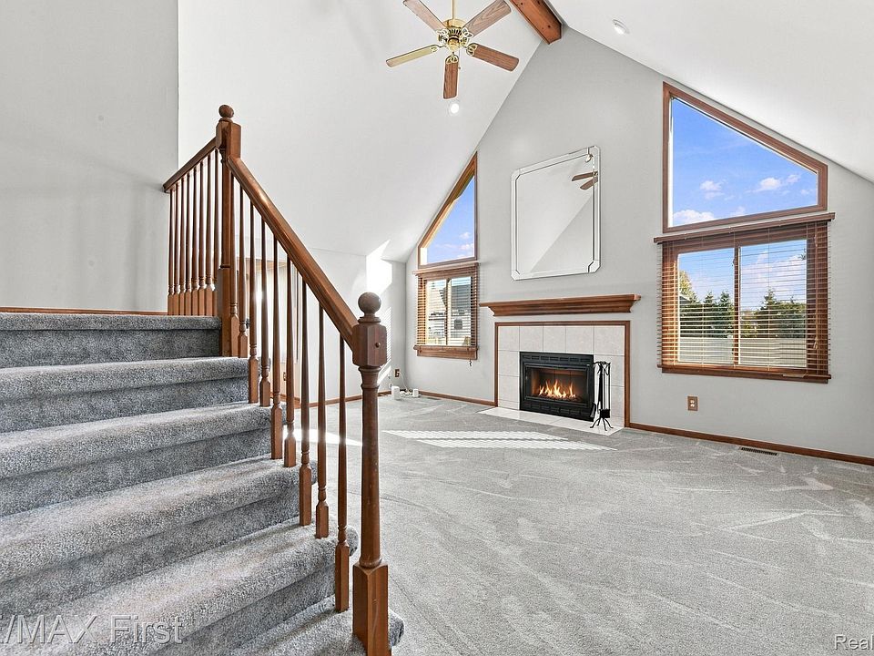 52669 Creekside Dr, photo 9