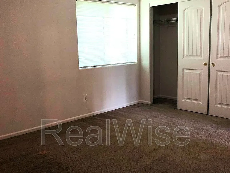 2446 SW 23rd St — Photo 7