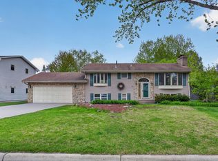 1373 Pike Lake Dr, New Brighton, MN 55112