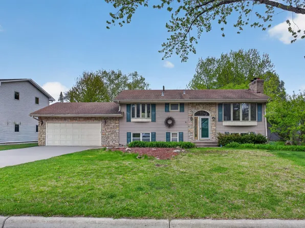 1373 Pike Lake Dr, New Brighton, MN 55112