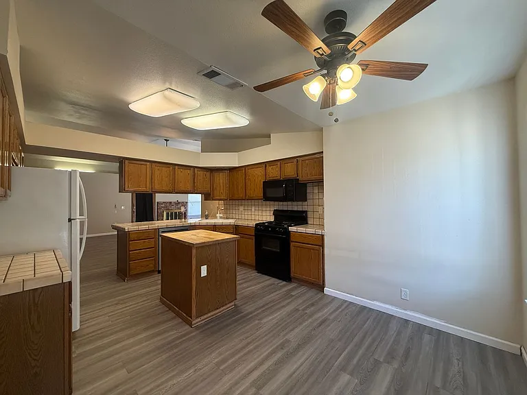 1105 S Jeffrey Ct — Photo 12