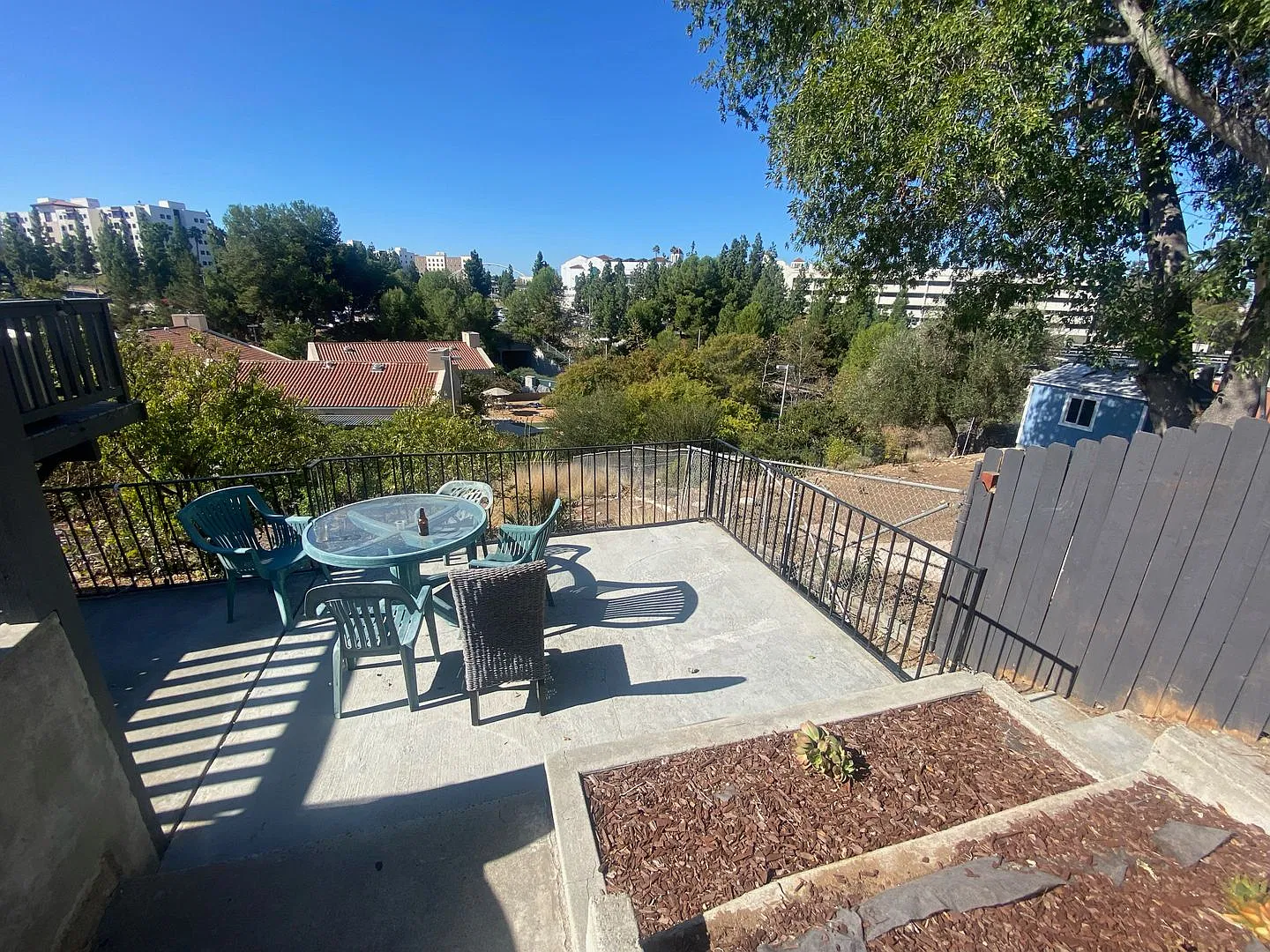 7bd/3ba! Pool! Great View Of Campus — Photo 3