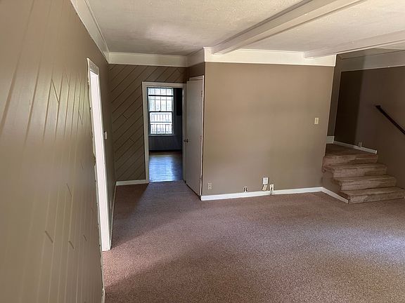 5th image of 607 Leonard Ave