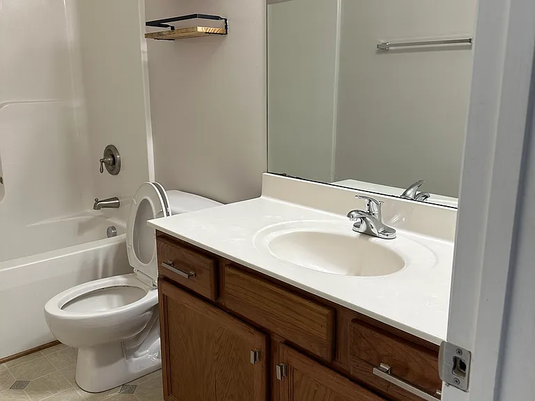 421 Holly Ln — Photo 10