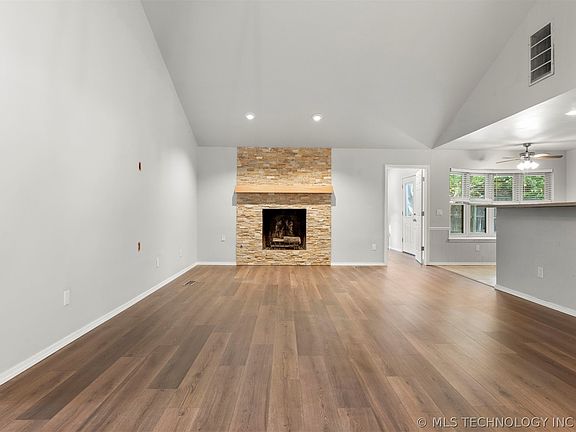 3rd image of 6715 E 95th St