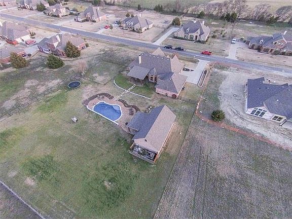 3rd image of 2934 Wildwood Ln