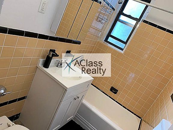 4th image of 3279 44th St APT 3C