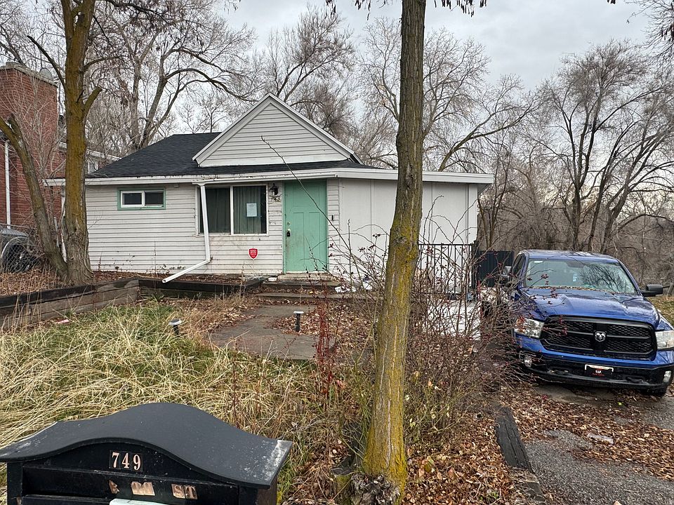 2nd image of 749 30th St