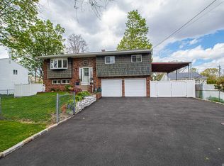 39 Texas Ave, Bay Shore, NY 11706