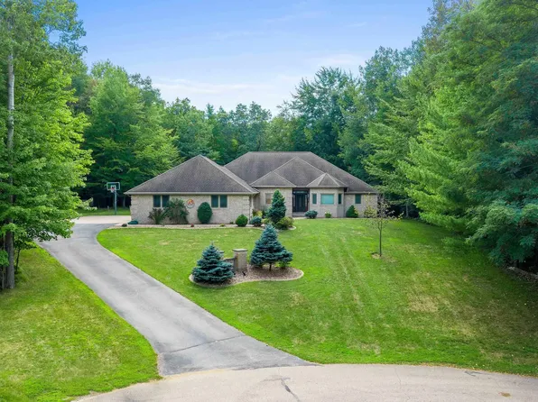 425 Hill Haven Ct, Little Suamico, WI 54141