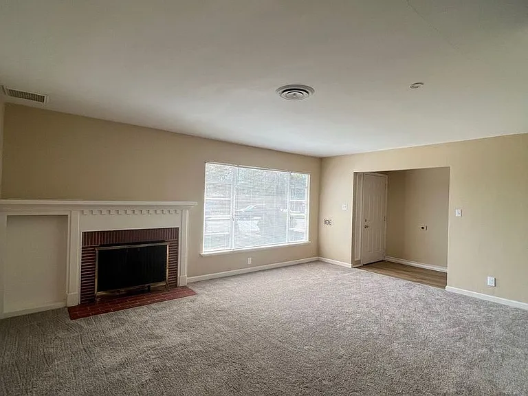 210 Irene St — Photo 5
