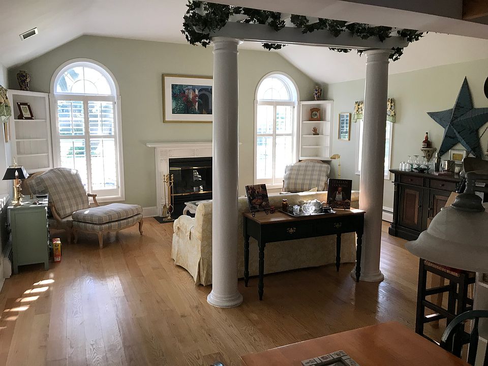 2nd image of 1204 Ashbridge Rd
