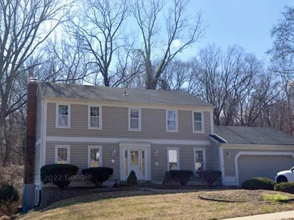 527 Westernmill Dr, Chesterfield, MO 63017