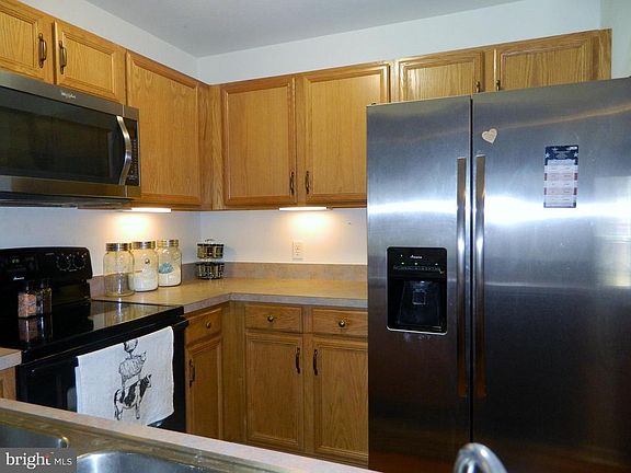 5th image of 244 N 2nd St APT F